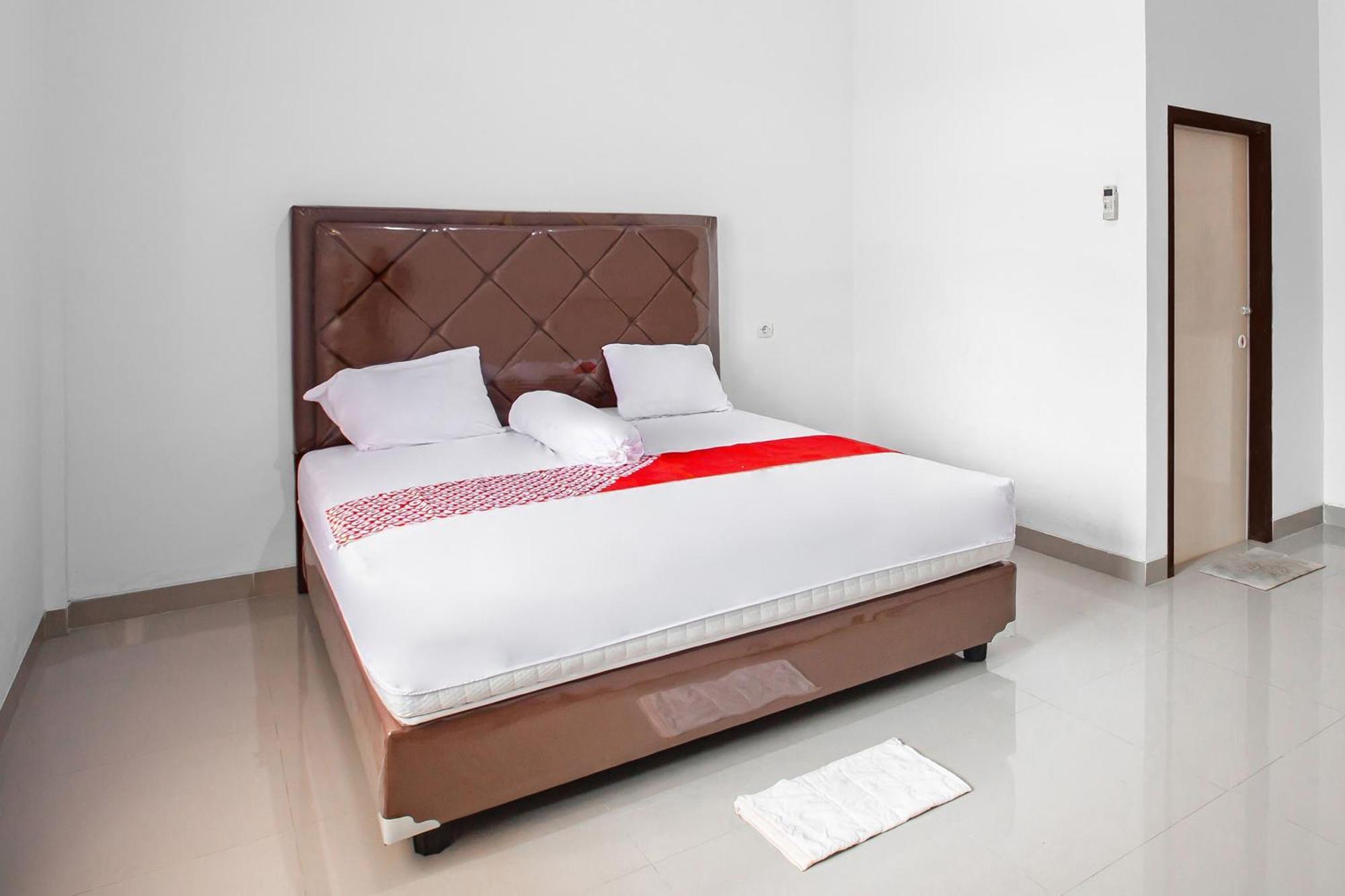 Oyo 92587 Homestay Romauli Kampung Radja Jambi Dış mekan fotoğraf