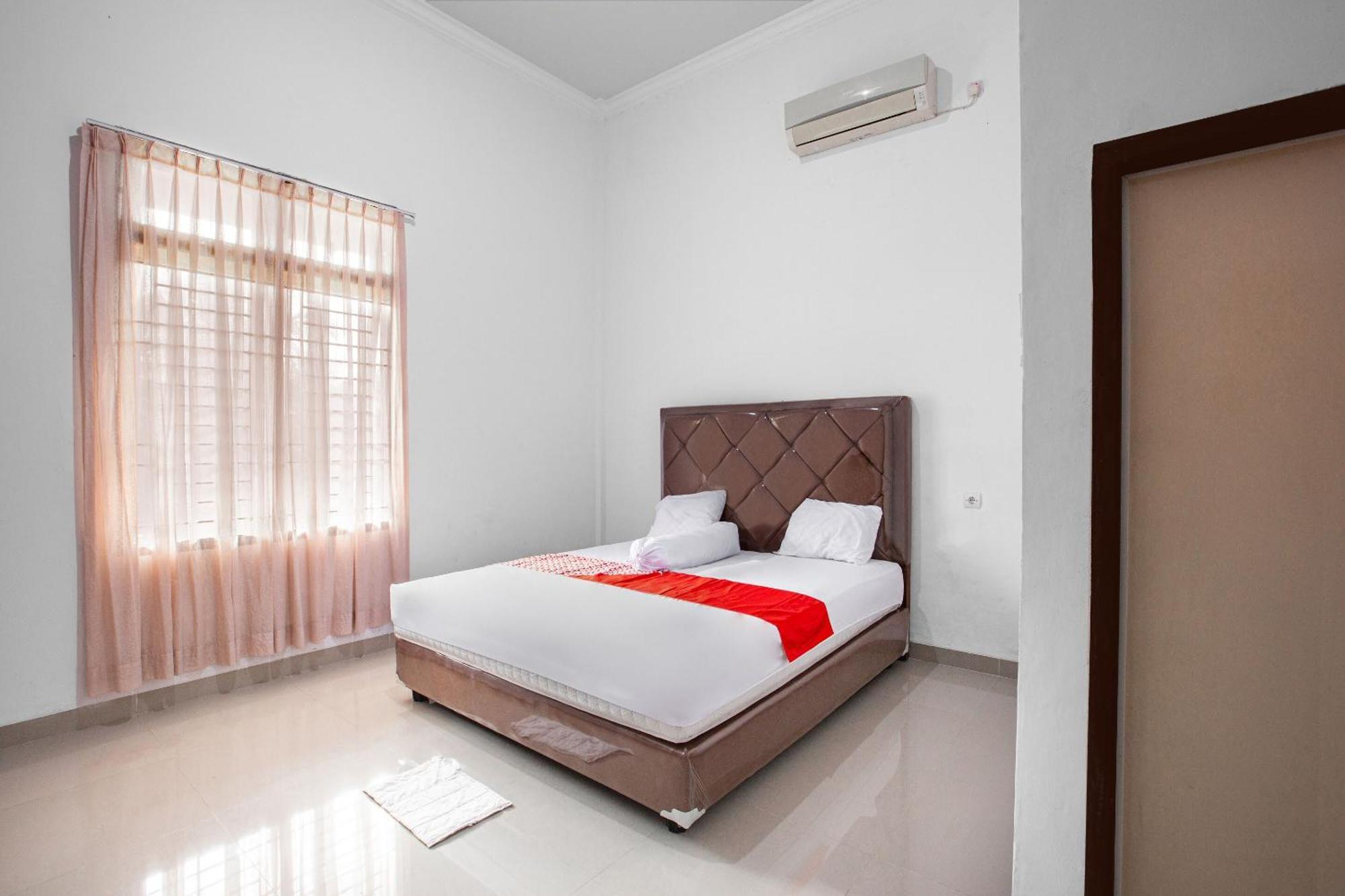 Oyo 92587 Homestay Romauli Kampung Radja Jambi Dış mekan fotoğraf