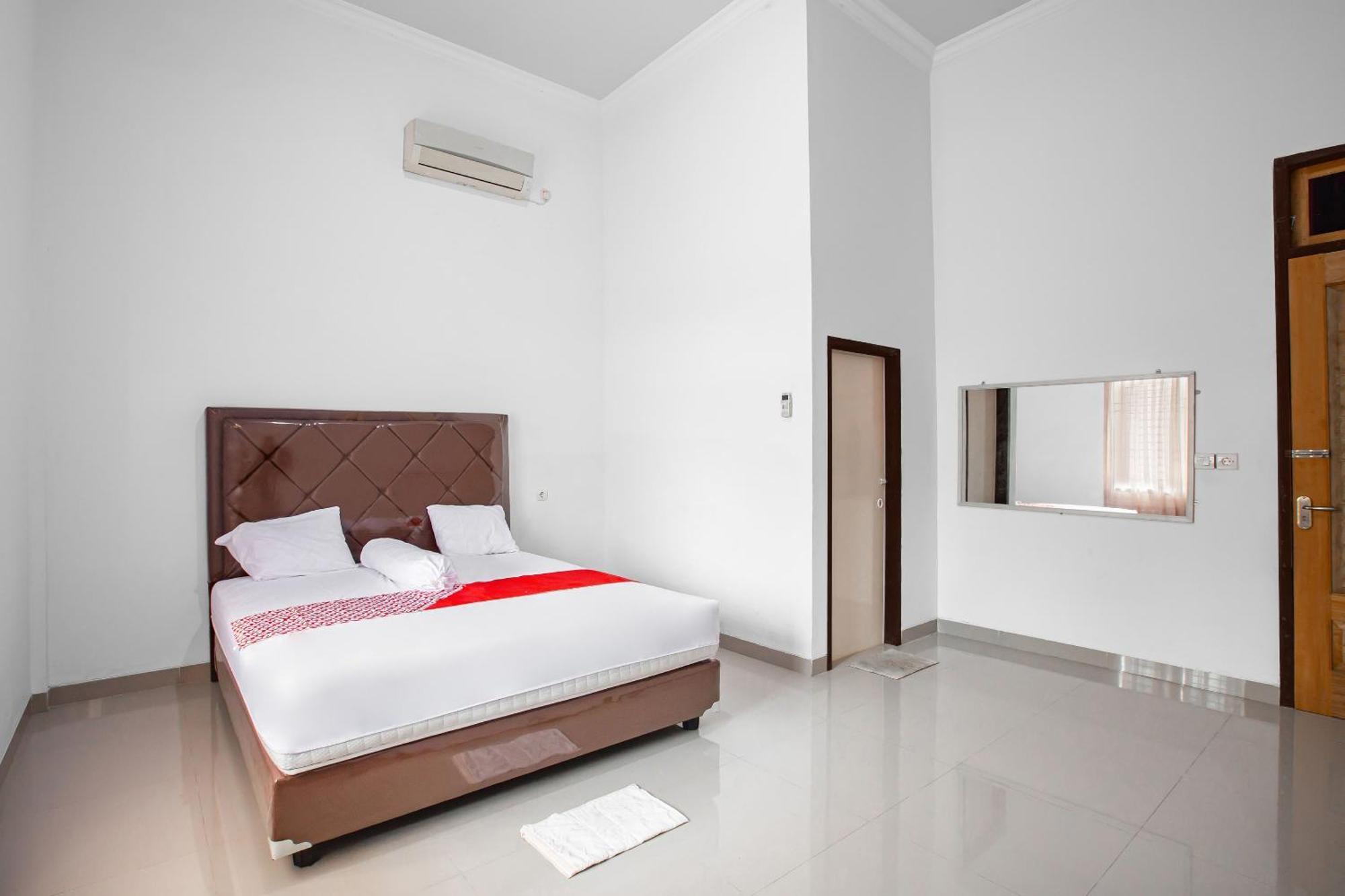 Oyo 92587 Homestay Romauli Kampung Radja Jambi Dış mekan fotoğraf